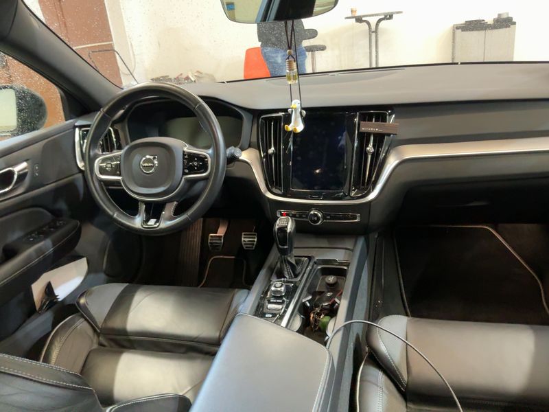 Volvo V60 2.0 D4 R-Design 2019 – снимка 18