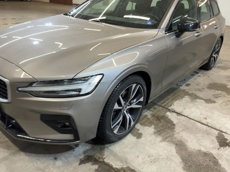 Volvo V60 2.0 D4 R-Design 2019 – снимка 2