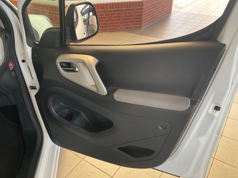 Peugeot Partner 1.6 HDi Allure 2015 – снимка 33