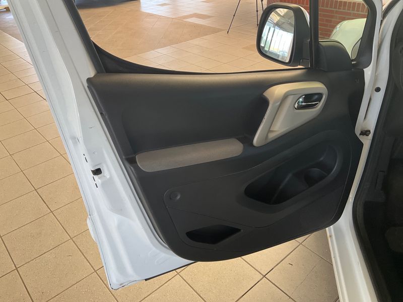 Peugeot Partner 1.6 HDi Allure 2015 – снимка 28