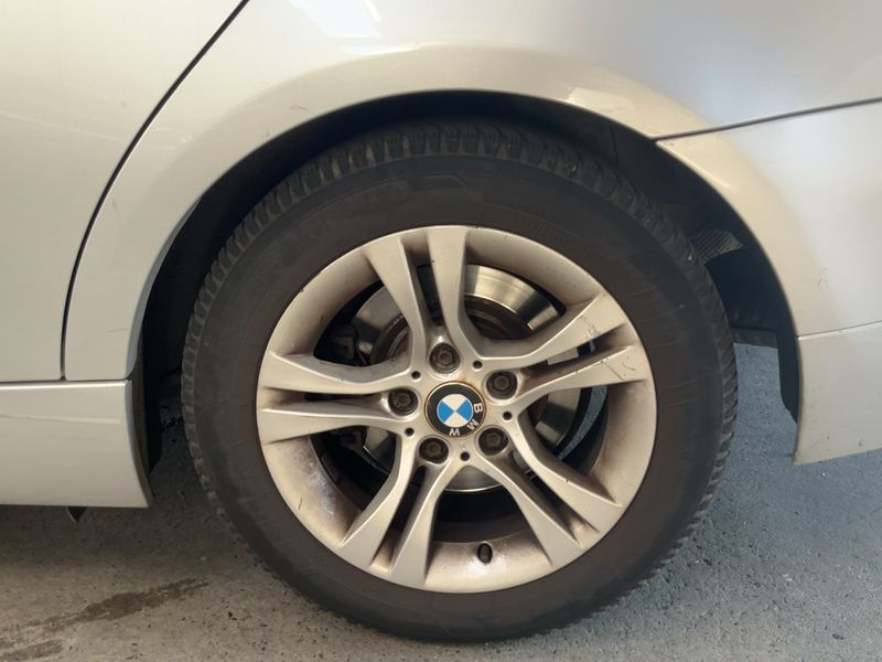 BMW 3er 320d Confort 2010 – снимка 18
