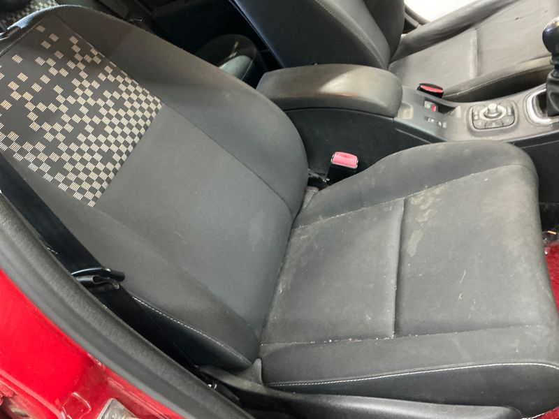 Renault Megane 1.6 Paris 2013 – снимка 37