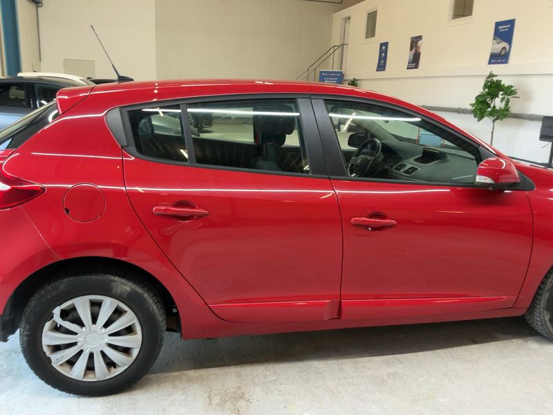 Renault Megane 1.6 Paris 2013 – снимка 10
