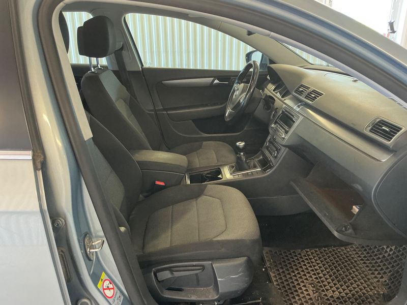 Volkswagen Passat 2.0 TDI Comfortline BlueMotion Tech 2011 – снимка 3
