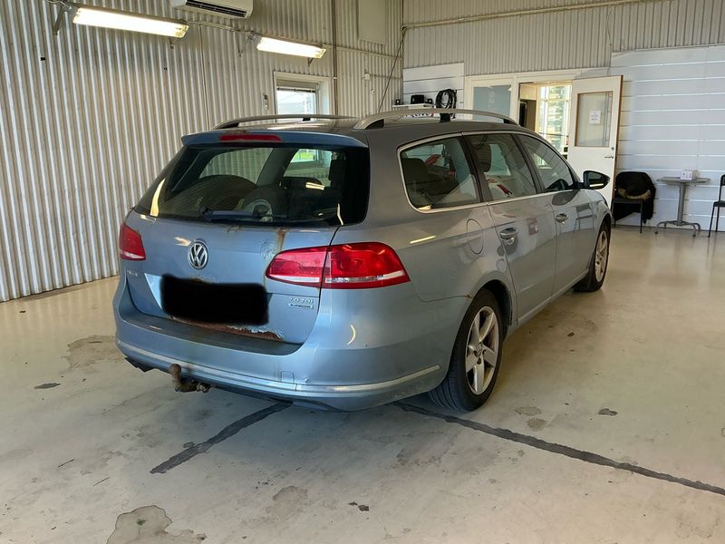 Volkswagen Passat 2.0 TDI Comfortline BlueMotion Tech 2011 – снимка 2