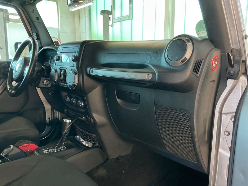 Jeep Wrangler Unlimited 3.6 V6 Golden Eagle 2015 – снимка 26