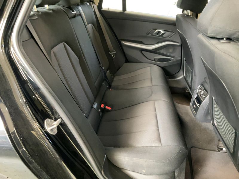 BMW 3er 330i xDrive Lounge 2022 – снимка 19