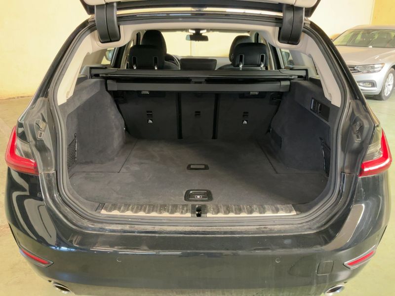 BMW 3er 330i xDrive Lounge 2022 – снимка 15