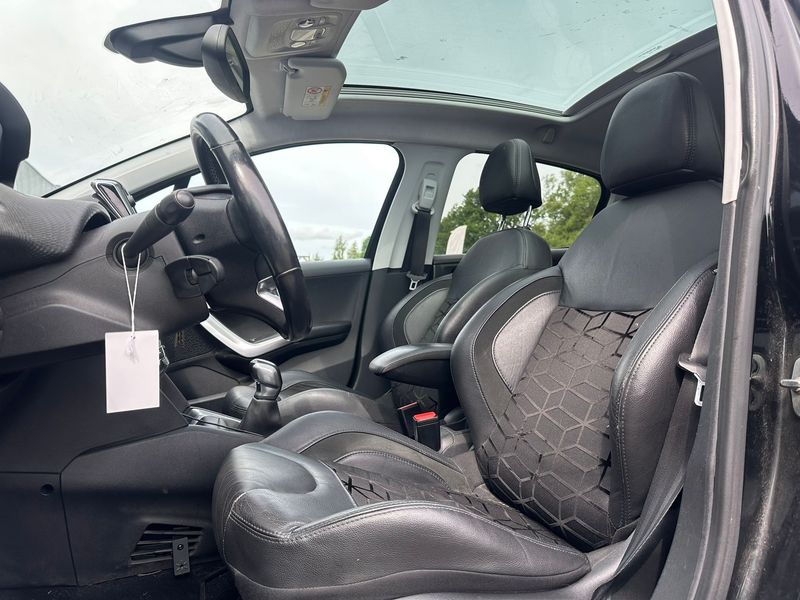 Peugeot 208 1.2 e-THP Féline 2016 – снимка 10