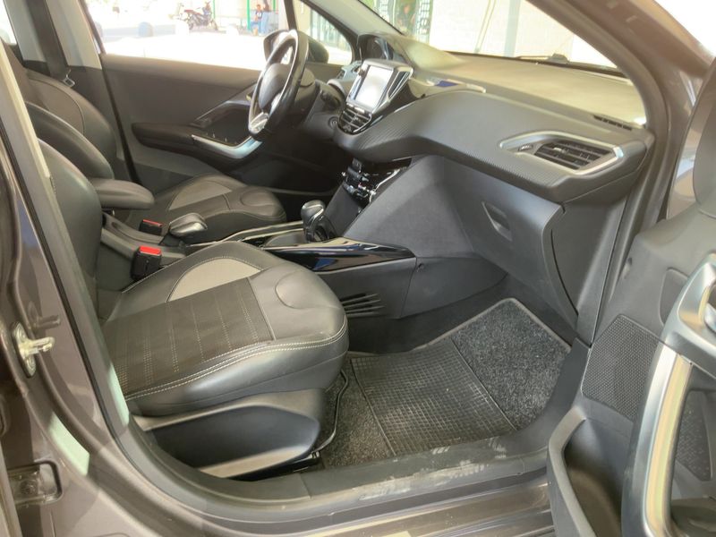 Peugeot 2008 1.5 Blue-HDi Allure 2018 – снимка 16