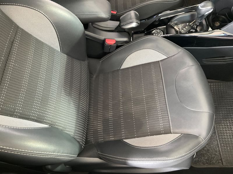 Peugeot 2008 1.5 Blue-HDi Allure 2018 – снимка 33