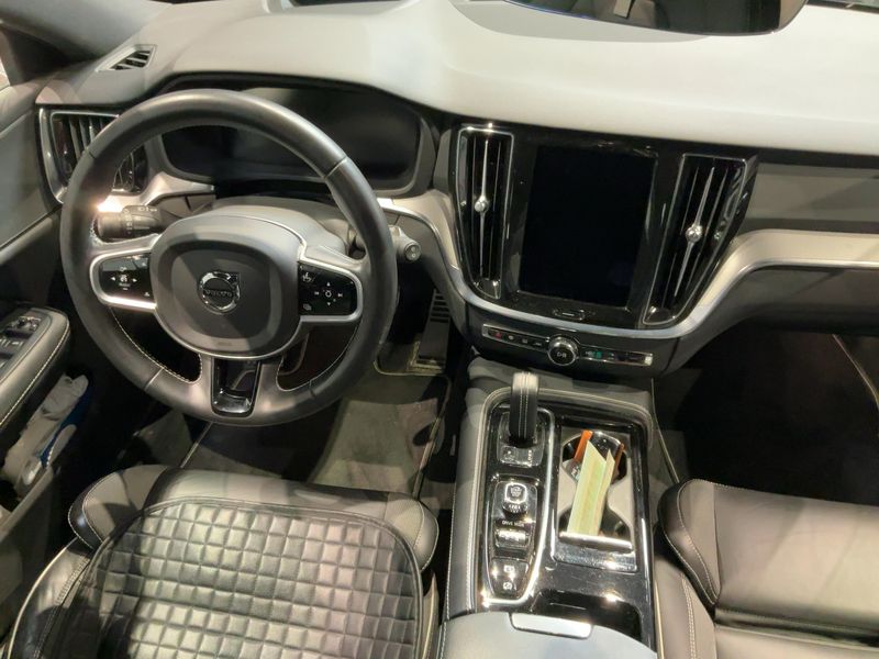 Volvo V60 2.0 T6 Plug-in Hybrid R Design AWD 2020 – снимка 17