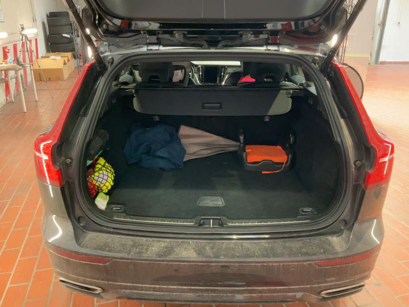 Volvo V60 2.0 T6 Plug-in Hybrid R Design AWD 2020 – снимка 15