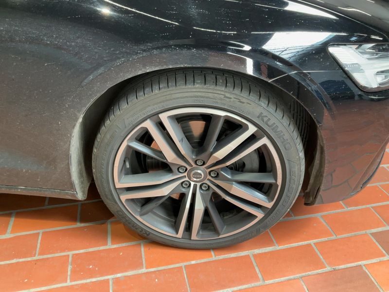 Volvo V60 2.0 T6 Plug-in Hybrid R Design AWD 2020 – снимка 11