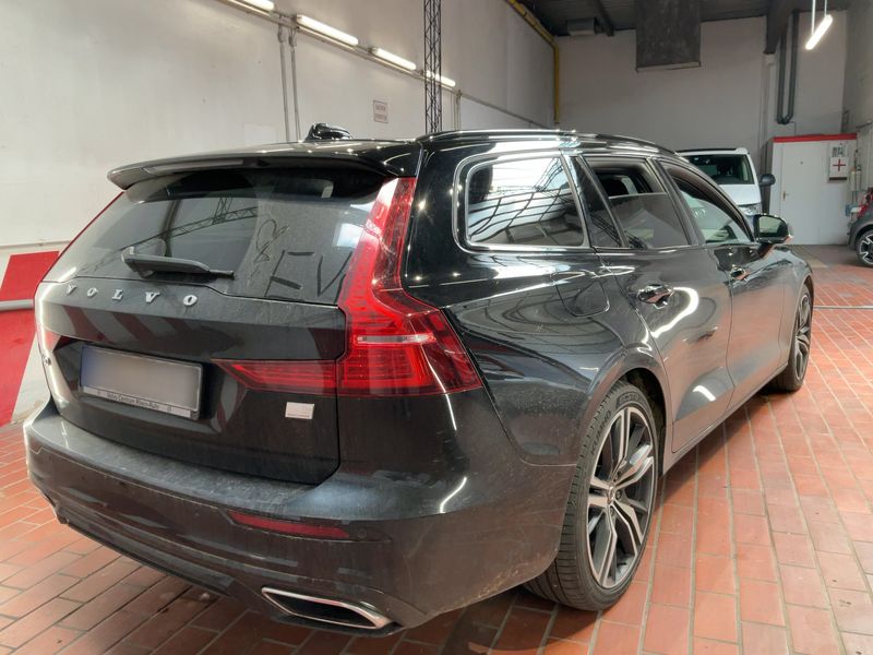 Volvo V60 2.0 T6 Plug-in Hybrid R Design AWD 2020 – снимка 8