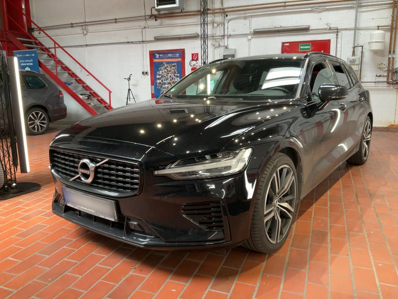 Volvo V60 2.0 T6 Plug-in Hybrid R Design AWD 2020 – снимка 1
