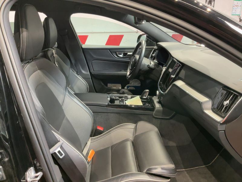 Volvo V60 2.0 T6 Plug-in Hybrid R Design AWD 2020 – снимка 16