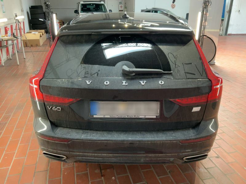 Volvo V60 2.0 T6 Plug-in Hybrid R Design AWD 2020 – снимка 7