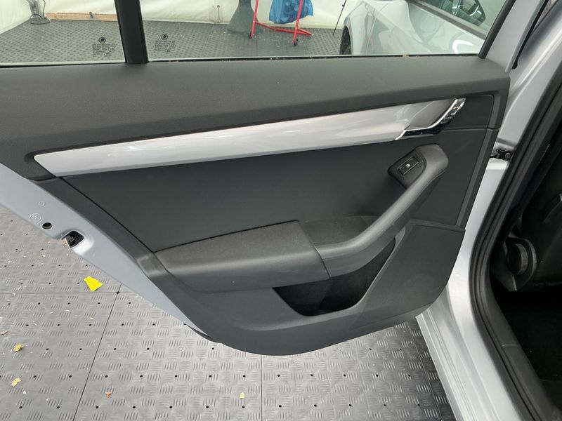 Skoda Octavia 2.0 TDI Ambition 2015 – снимка 25
