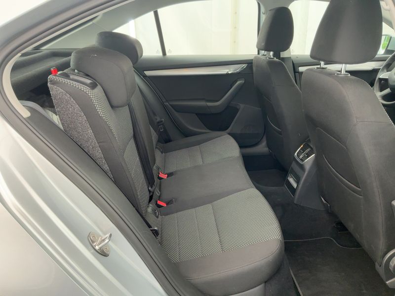 Skoda Octavia 2.0 TDI Ambition 2015 – снимка 20