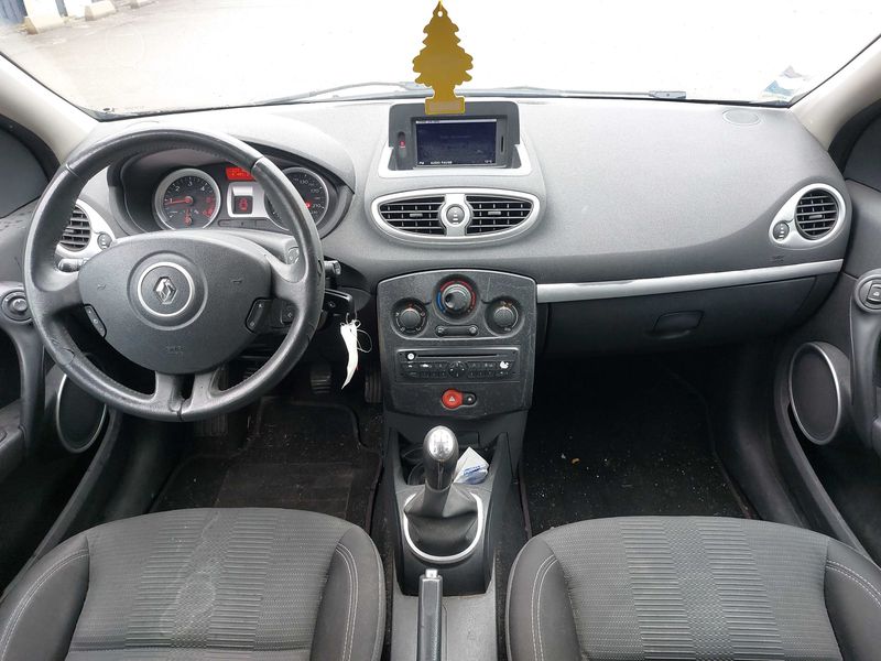 Renault Clio 1.5 dCi Dynamique 2010 – снимка 11