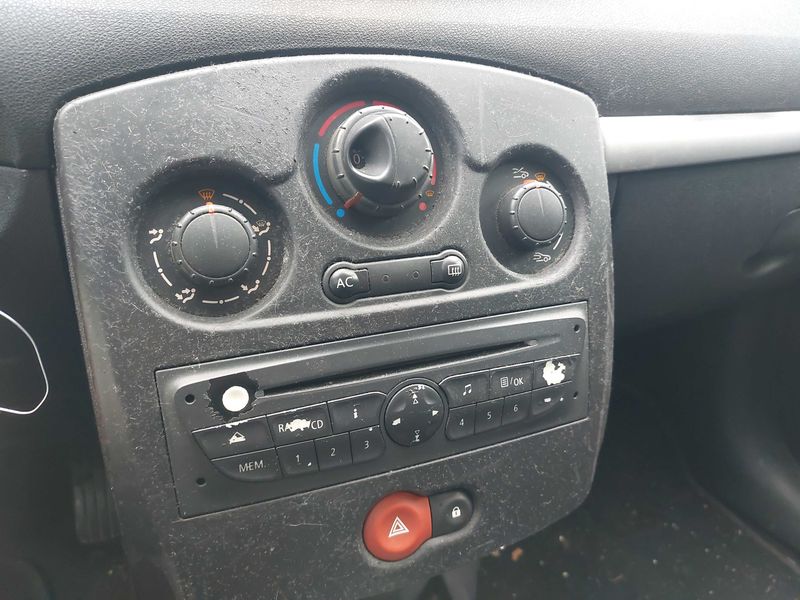 Renault Clio 1.5 dCi Dynamique 2010 – снимка 34
