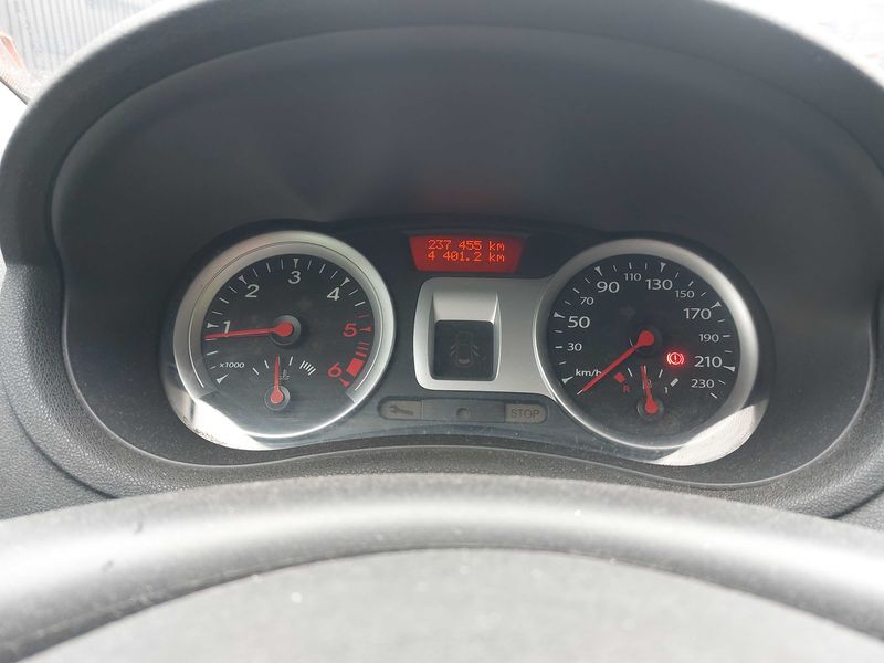 Renault Clio 1.5 dCi Dynamique 2010 – снимка 12
