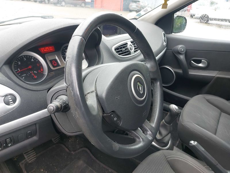 Renault Clio 1.5 dCi Dynamique 2010 – снимка 31