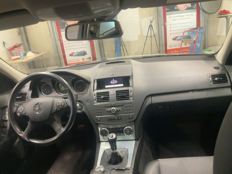 Mercedes-Benz C-Klasse C 180 CGI T BlueEfficiency Avantgarde 2011 – снимка 17