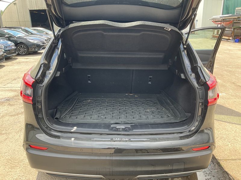Nissan Qashqai 1.3 DIG-T N-Connecta 2019 – снимка 15