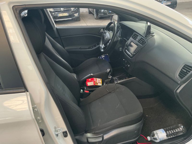 Hyundai i20 1.0 TDGI Essence 2018 – снимка 16