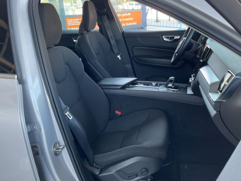 Volvo XC60 2.0 T6 Recharge Plug-in Hybrid Core AWD 2022 – снимка 16