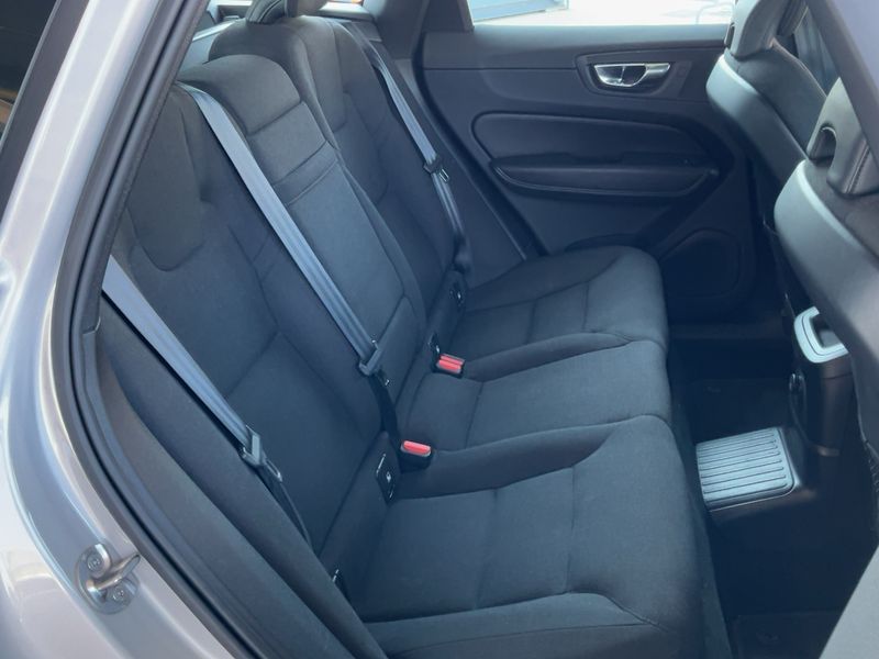 Volvo XC60 2.0 T6 Recharge Plug-in Hybrid Core AWD 2022 – снимка 19