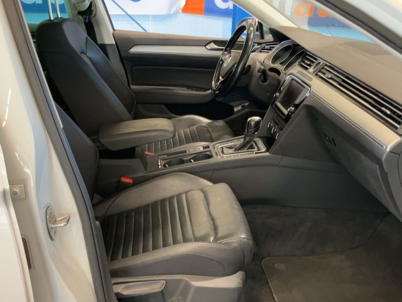 Volkswagen Passat Alltrack 2.0 TDI 4Motion BlueMotion Tech 2016 – снимка 17