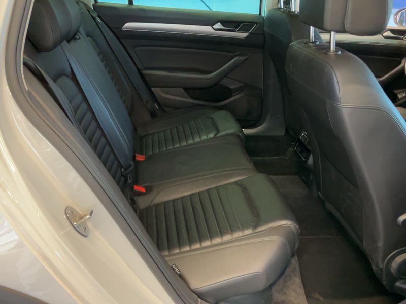Volkswagen Passat Alltrack 2.0 TDI 4Motion BlueMotion Tech 2016 – снимка 20