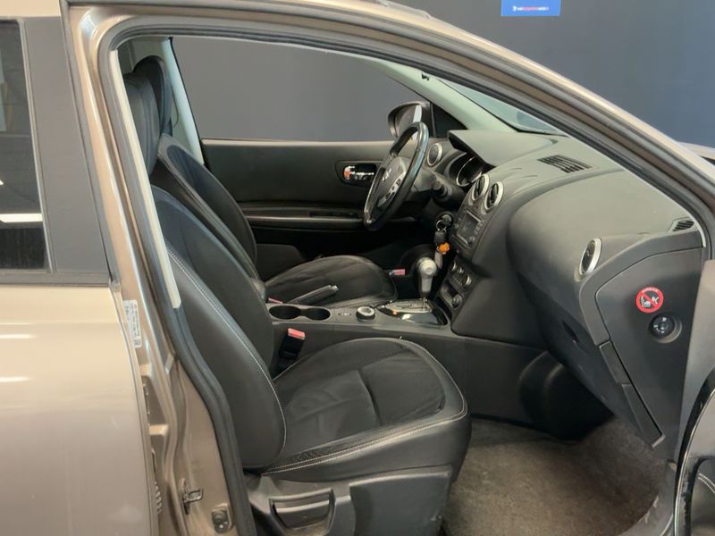 Nissan Qashqai 2.0 360 4x4 2013 – снимка 16
