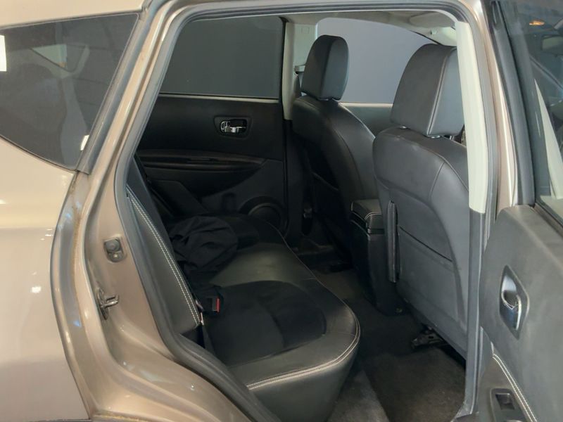 Nissan Qashqai 2.0 360 4x4 2013 – снимка 19