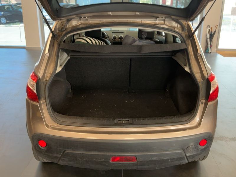 Nissan Qashqai 2.0 360 4x4 2013 – снимка 15