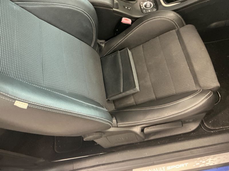 Renault Megane 2.0 TCe GT 2011 – снимка 35