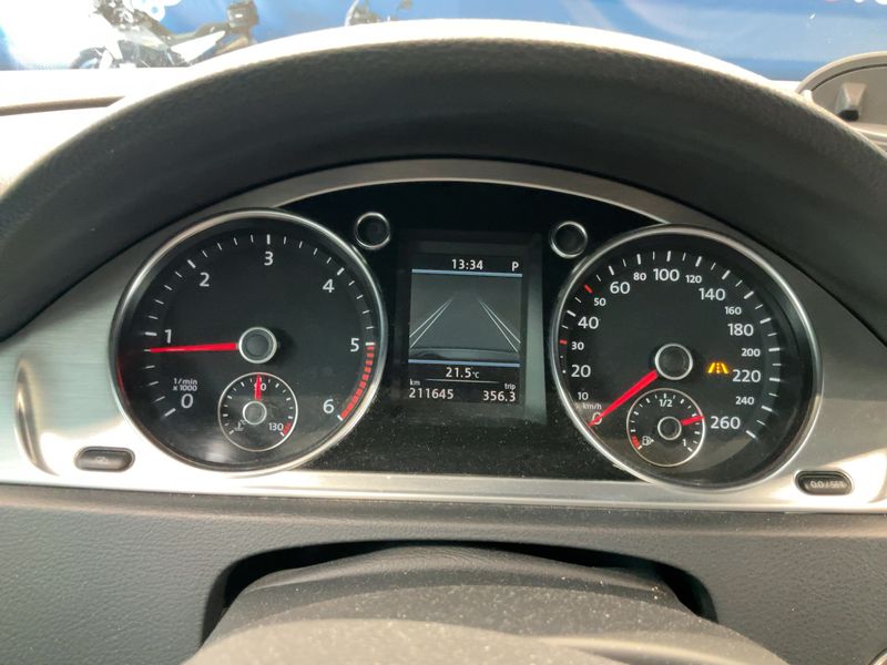 Volkswagen Passat 2.0 TDI Highline BlueMotion Tech 2011 – снимка 18
