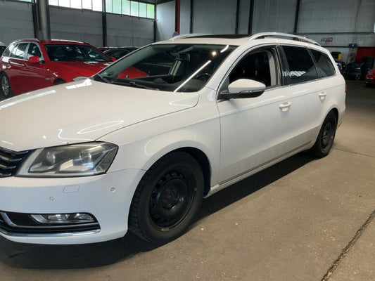 Volkswagen Passat 2.0 TDI Highline BlueMotion Tech 2011 – снимка 2