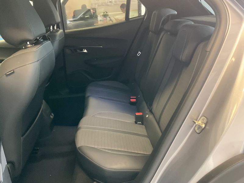 Peugeot 2008 1.2 PureTech Allure 2021 – снимка 19