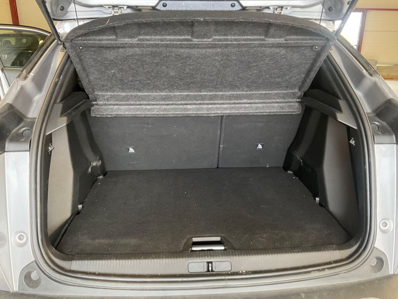 Peugeot 2008 1.2 PureTech Allure 2021 – снимка 15