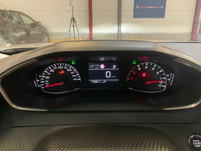 Peugeot 2008 1.2 PureTech Allure 2021 – снимка 18