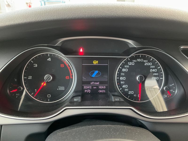 Audi A4 2.0 TDI Advanced 2012 – снимка 4