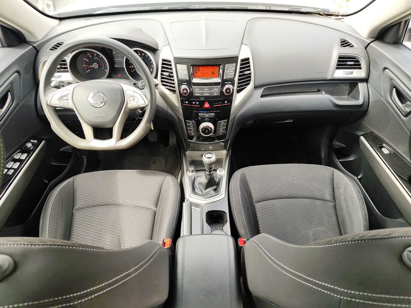 Ssangyong Tivoli 1.6 Line 4x2 2016 – снимка 11