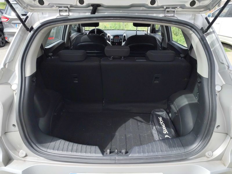 Ssangyong Tivoli 1.6 Line 4x2 2016 – снимка 9