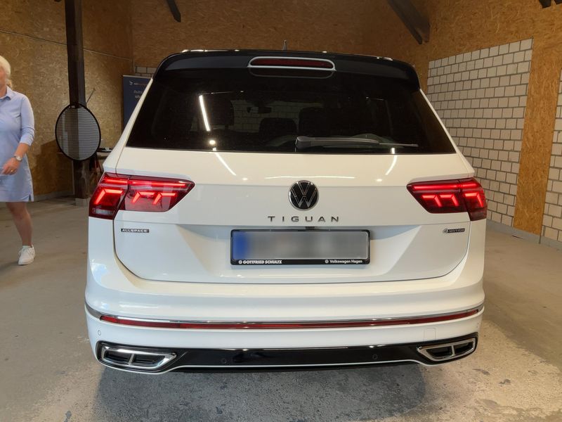 Volkswagen Tiguan Allspace 2.0 TSI R-Line 4Motion 2023 – снимка 7
