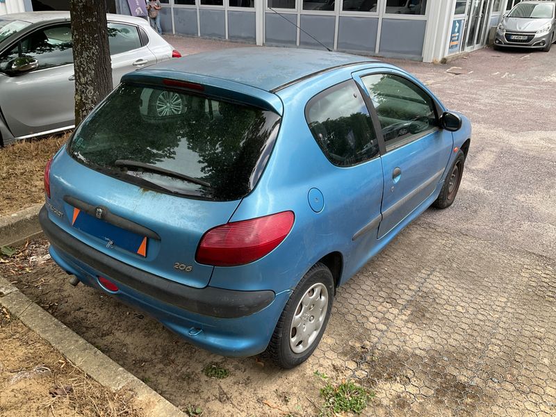 Peugeot 206 1.1 Presence 1998 – снимка 2