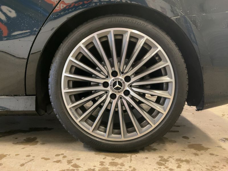 Mercedes-Benz A-Klasse Limousine A 200 d AMG Line 2023 – снимка 5